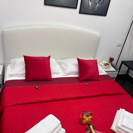 ホテル Lux House Naples Airport エクステリア 写真