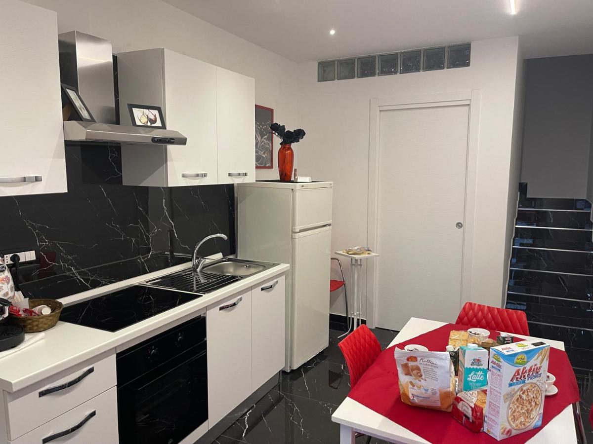ホテル Lux House Naples Airport エクステリア 写真