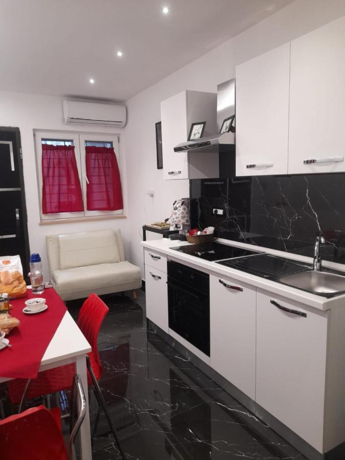 ホテル Lux House Naples Airport エクステリア 写真