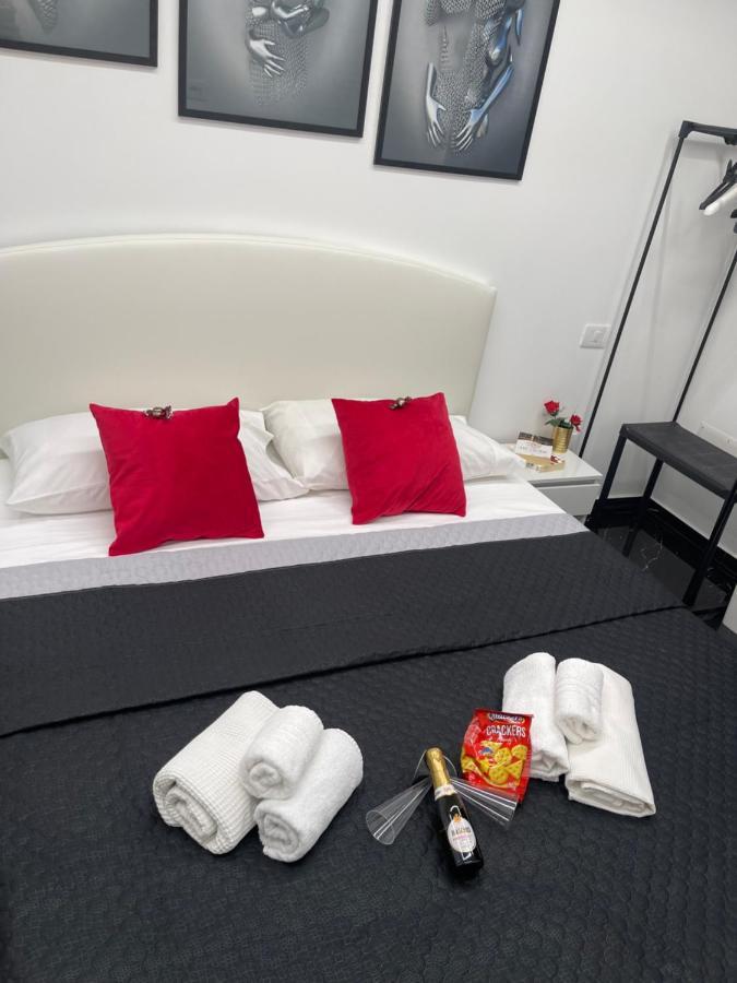 ホテル Lux House Naples Airport エクステリア 写真