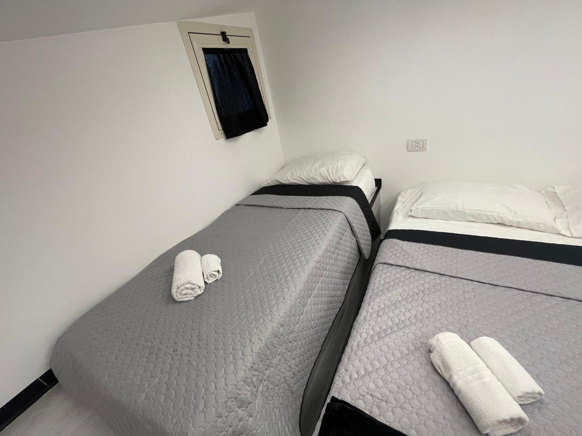ホテル Lux House Naples Airport エクステリア 写真