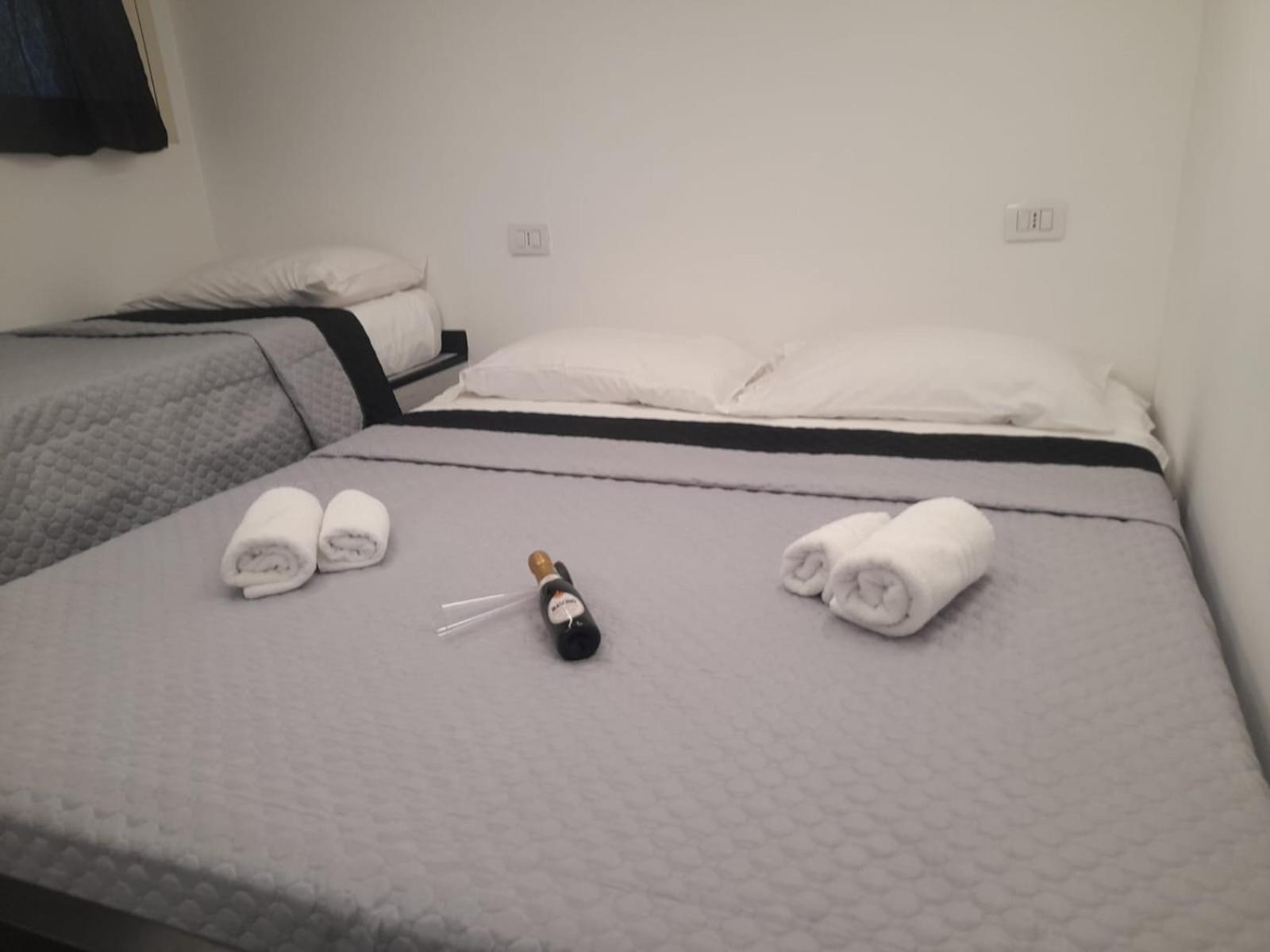 ホテル Lux House Naples Airport エクステリア 写真