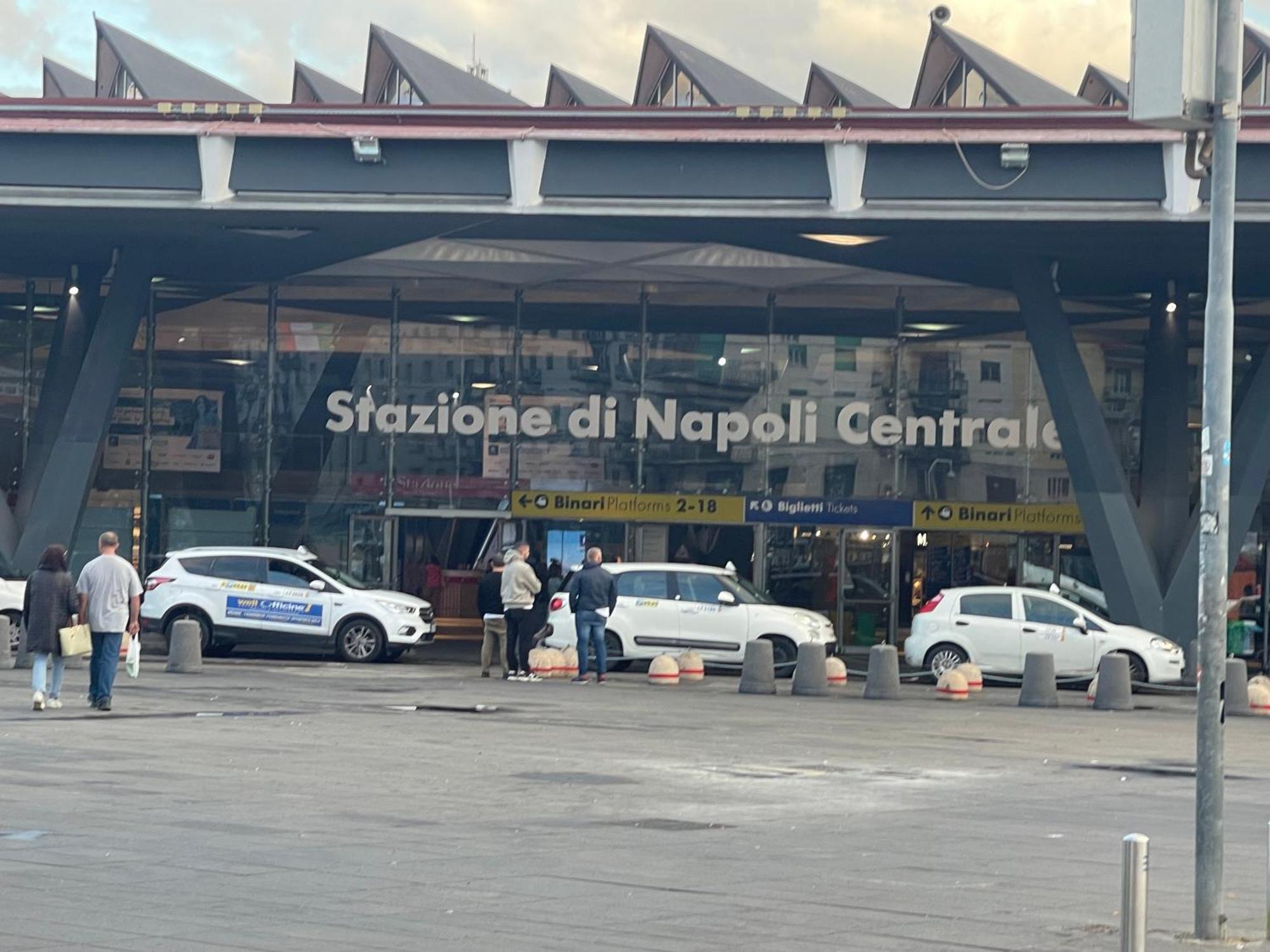 ホテル Lux House Naples Airport エクステリア 写真