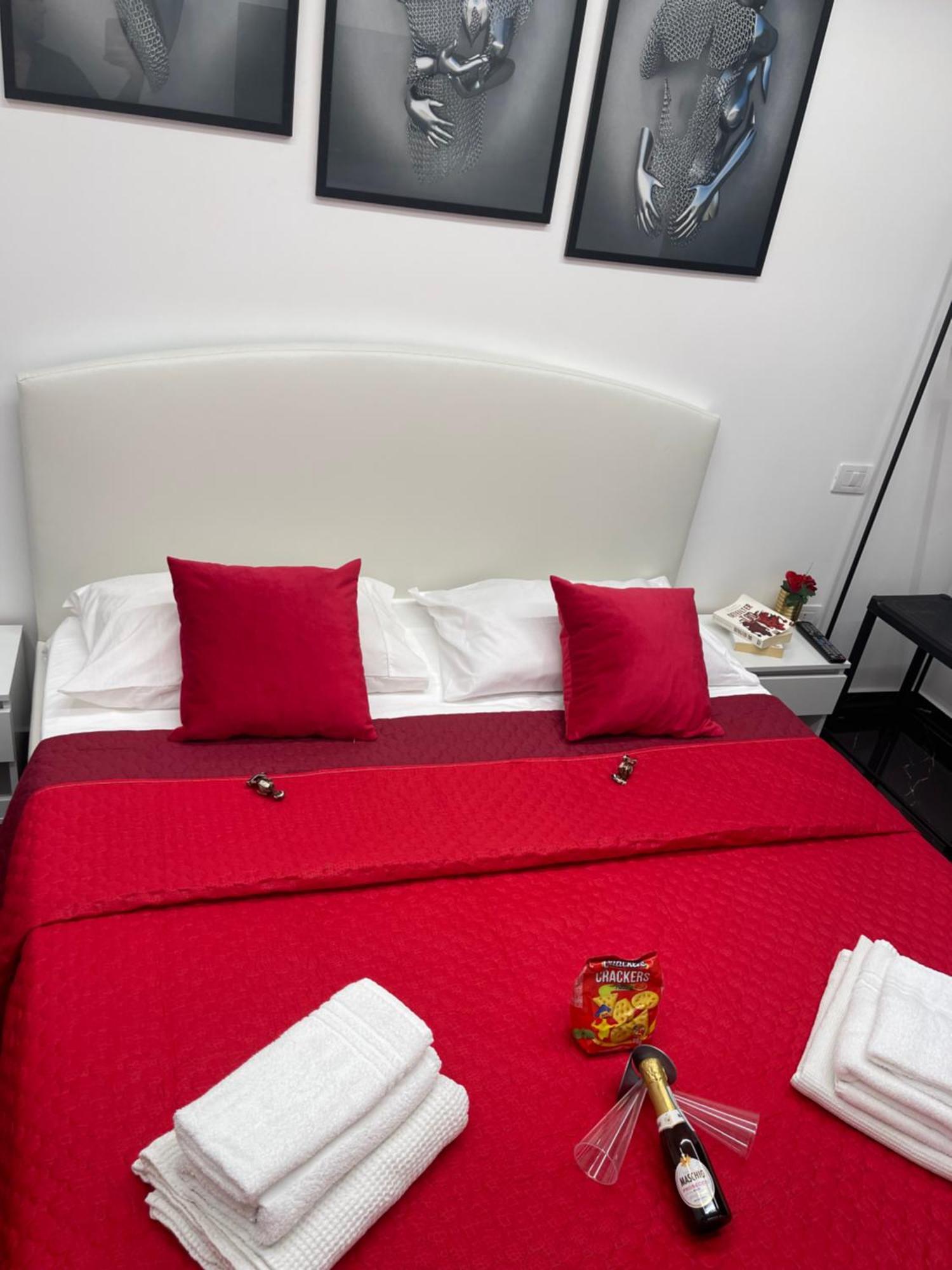 ホテル Lux House Naples Airport エクステリア 写真